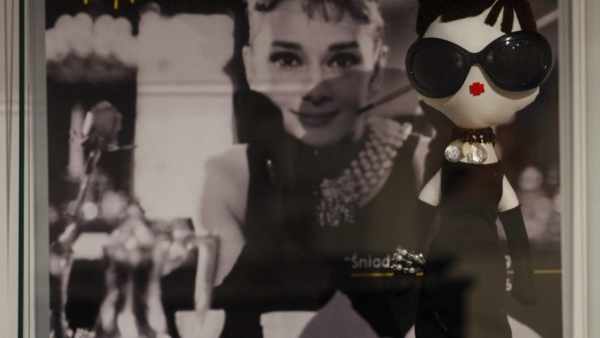 Suknia Audrey Hepburn na wybiegu