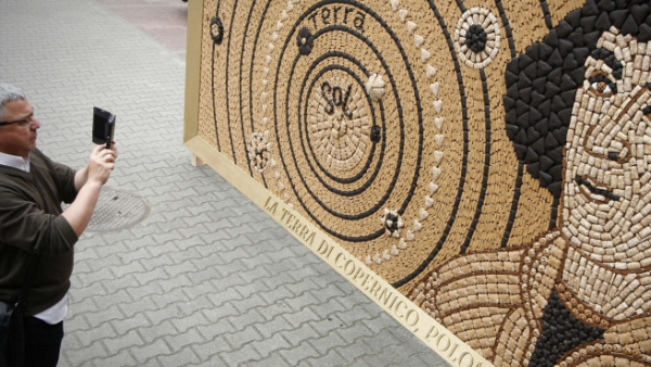 Mikołaj Kopernik z pierników  - Tydzień Województwa Kujawsko-Pomorskiego na EXPO w Mediolanie -  22-28 czerwca 2015r.