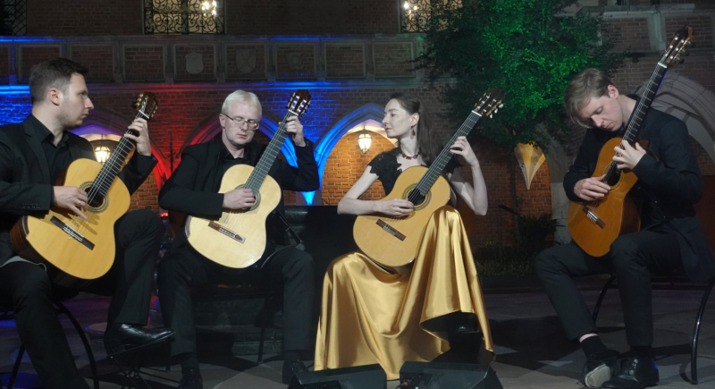 Cztery odcienie nocy z Cracow Guitar Quartet, czyli Krakowska Noc Gitarowa / Guitar Night in Krakow