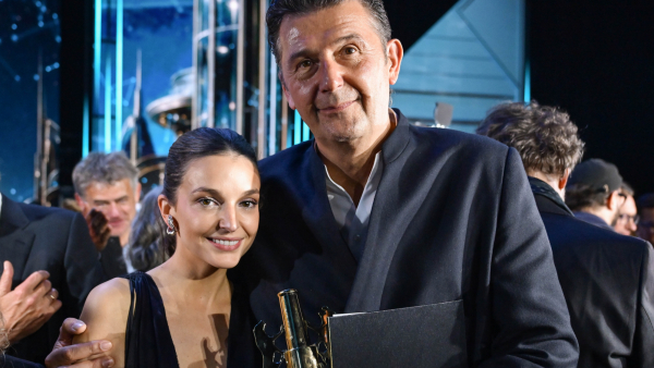 „Przez ścianę" Macieja Sobieszczańskiego otrzymał Złote Lwy dla najlepszego filmu podczas sobotniej gali zamknięcia 51. Festiwalu Polskich Filmów Fabularnych w Gdyni