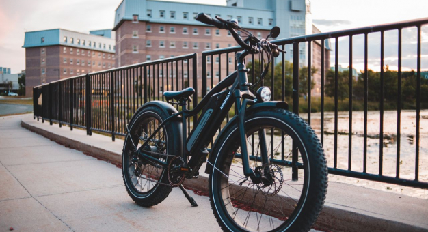 Historia rowerów elektrycznych – od pierwszych konstrukcji do dzisiejszych modeli 