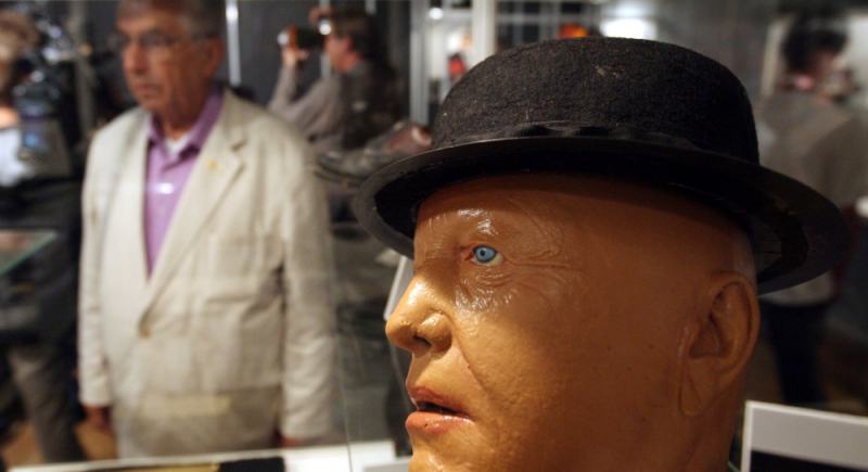 Fan Jamesa Bonda poprosił o wycenę sfatygowanego melonika. Teraz będzie bogaczem