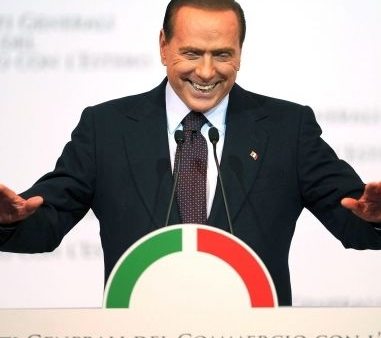 Z powodu kryzysu Berlusconi odkłada wydanie płyty z balladami