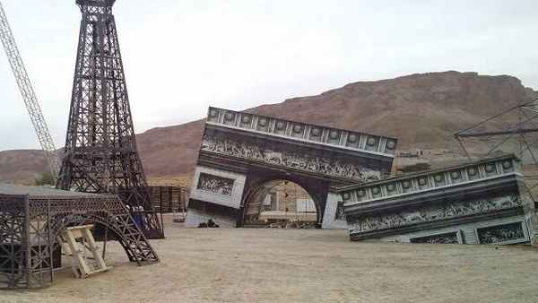 Michał Znaniecki reżyseruje Traviatę na pustyni w Masadzie