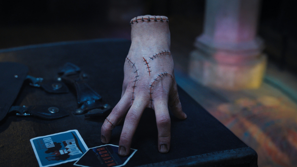 „Wednesday”. Jak powstał Rączka? Kulisy produkcji ujawnia serialowa Wednesday Addams