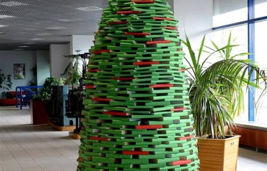 Stworzyli choinkę z ponad 1000 książek