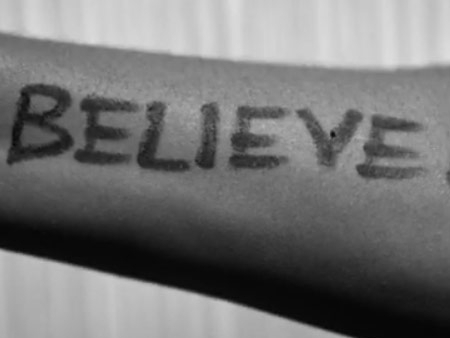 Lady GaGa we wstrząsającym utworze z filmu "The Hunting Ground"