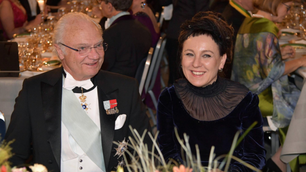 Jak zrobić Olgę Tokarczuk z klocków LEGO?