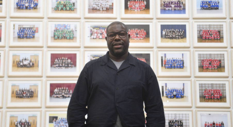 Steve McQueen zadedykował swoje nowe filmy George’owi Floydowi