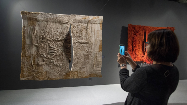 Wystawa "W przestrzeni Magdaleny Abakanowicz. Tkanina i rzeźba" - od czwartku w Rydze