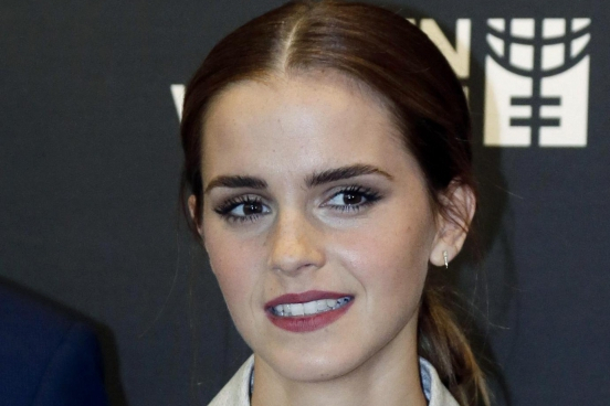 Emma Watson... podrzuca książki w londyńskim metrze