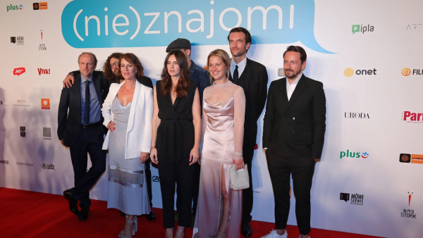 "(Nie)znajomi" polskim hitem