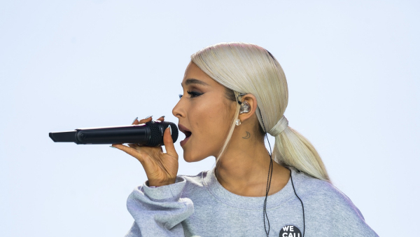 Ariana Grande u boku Jima Carreya w serialu "Kidding"