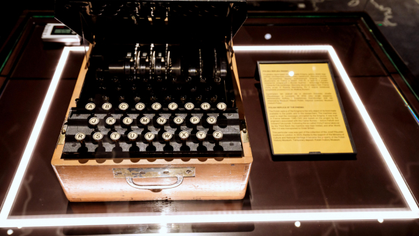 Oryginalną Enigmę wystawiono w Centrum Szyfrów Enigma w Poznaniu