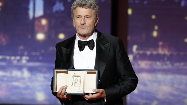 Paweł Pawlikowski ze statuetką w Cannes! Polak nagrodzony za reżyserię "Ojczyzny"