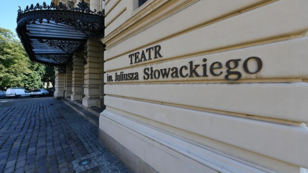 Protest przed Teatrem Słowackiego. Powodem decyzja o odwołaniu jego dyrektora