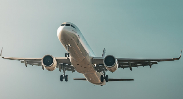 Jak przygotować się do lotu samolotem – poradnik dla początkujących podróżnych