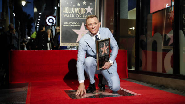 Daniel Craig krwawił podczas rozmowy. O fakcie uświadomił go Javier Bardem