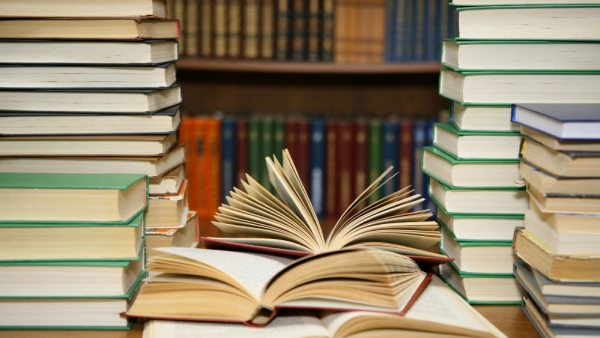 "Pokażmy się z książką" - happening w Krakowie