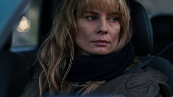 Prezentujemy galerię pierwszych zdjęć z filmu „Ciemno, prawie noc” w reżyserii Borysa Lankosza. Obsada marzeń w adaptacji słynnego bestsellera