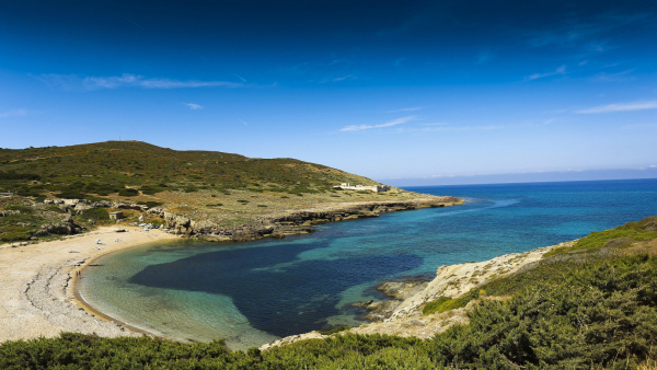  Turyści znaleźli rzymską amforę na plaży na Sardynii
