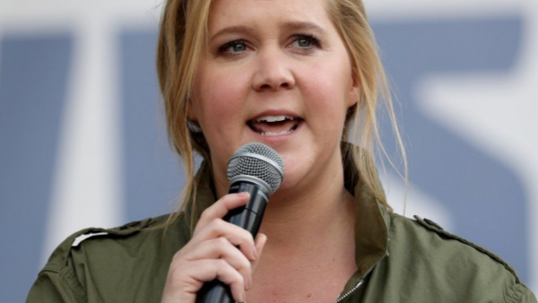 Amy Schumer przekazała szpitalowi 2,5 tysiąca maseczek ochronnych