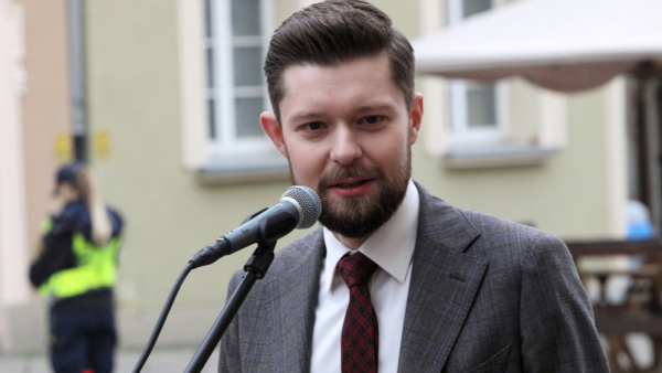 Remigiusz Mróz ogłosił, że jego najnowsza książka będzie powieścią futbolową