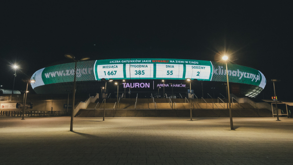 Licznik ginących gatunków wyświetlany na Tauron Arenie