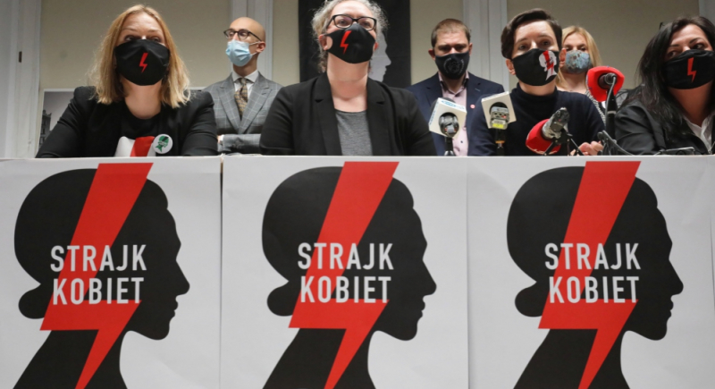 Jest oświadczenie historyków z Uniwersytetu Warszawskiego w sprawie błyskawicy, symbolu protestujących