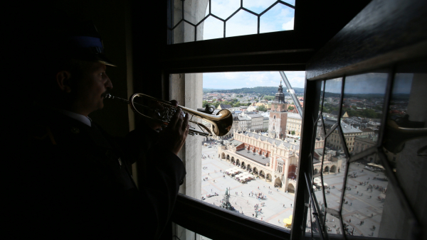 W stulecie odzyskania niepodległości "Mazurek Dąbrowskiego" - z Wieży Mariackiej