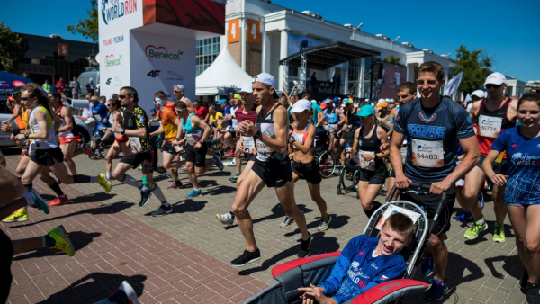 Starsi i młodsi, wózki i psy - cały świat pobiegł dla tych, co nie mogą