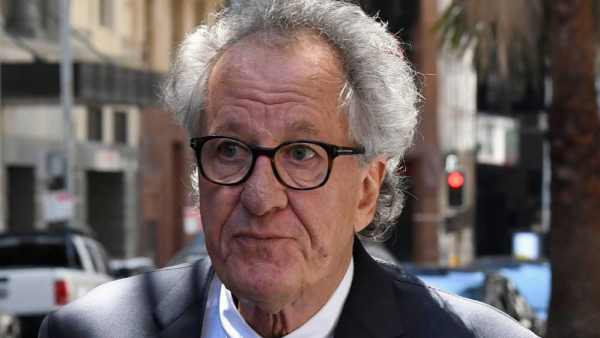 Został oskarżony o niestosowne zachowanie. Geoffrey Rush przyznaje, że jego kariera mogła szybko się zakończyć