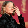 "Blizny po dobrym życiu". Jodie Foster o starzeniu się w szczerej rozmowie Katarzyną Sobiechowską-Szuchtą 