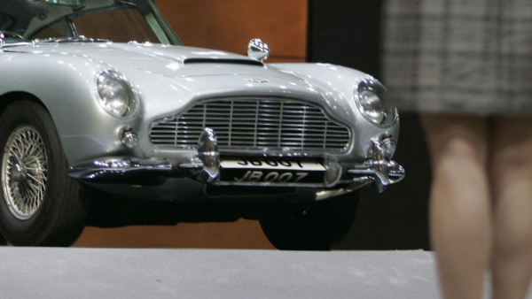 Super limuzyny Jamesa Bonda na wystawie w Londynie