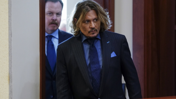 Amber Heard raniła Johnny`ego Deppa: „Bałem się, że stracę rękę”. Obrażenia na rozprawie potwierdza lekarz