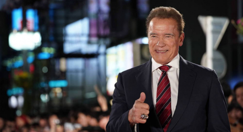 Arnold Schwarzenegger przerwał izolację, by pomagać. Rozwozi sprzęt do szpitali