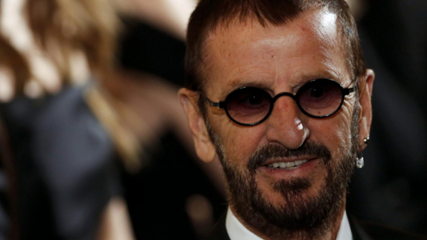 Ringo Starr z tytułem "sir"