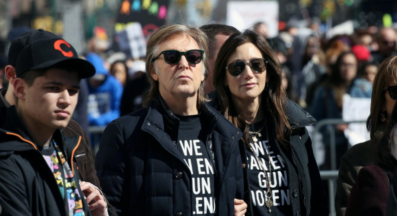 Paul McCartney na manifestacji w Nowym Jorku przeciw szkolnym masakrom