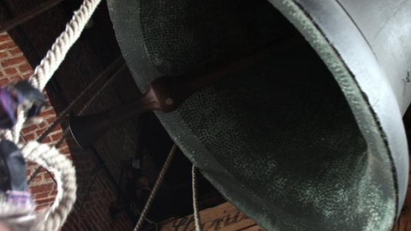 Wybór nowego papieża obwieścił w Krakowie dzwon "Zygmunt"