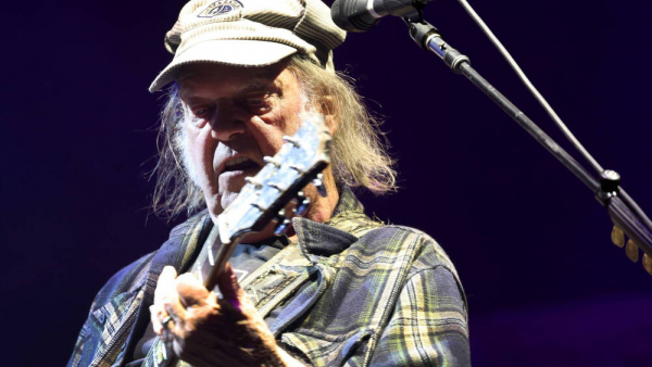 Neil Young podarował Grenlandii swój cały katalog muzyczny oraz filmowy
