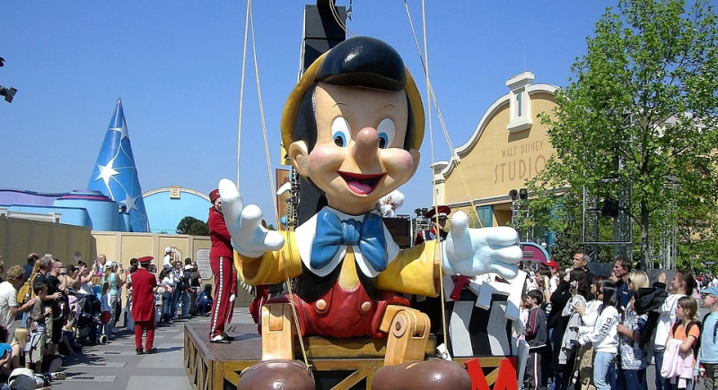 "Pinokio" przetłumaczony na emotikony