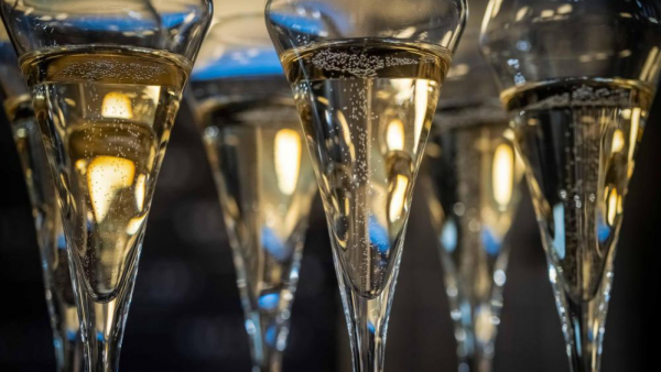 Podpowiadamy, jak zorganizować wirtualną imprezę sylwestrową