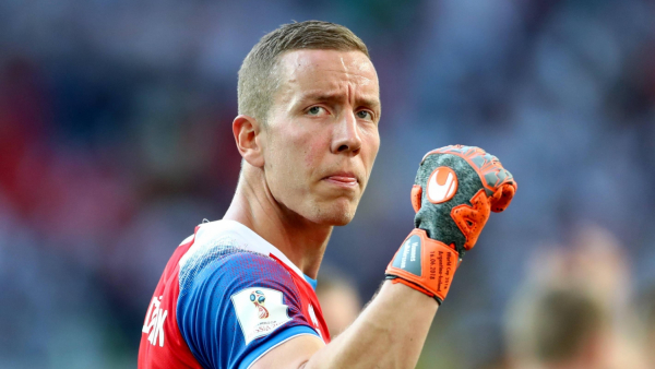 Bramkarz reprezentacji Islandii wyreżyserował film inspirowany „Zabójczą bronią”