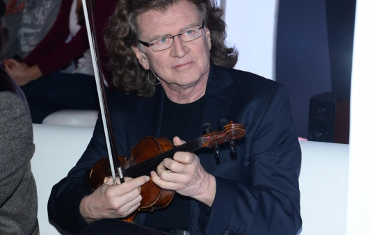 Wakacje gwiazd: Zbigniew Wodecki odpoczywa w samochodzie i nad wodą