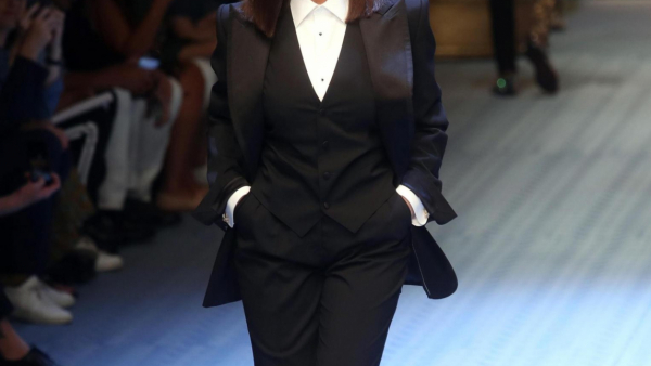 Monica Bellucci w pokazie Dolce & Gabbana w Mediolanie