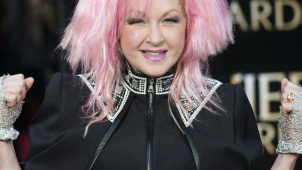 Niezwykła Cyndi Lauper w zwykłych piosenkach