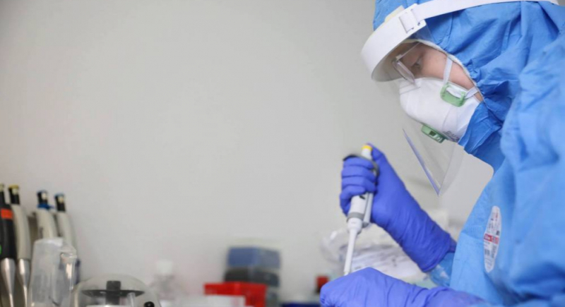 HBO zrealizuje serial o poszukiwaniu szczepionki na koronawirusa