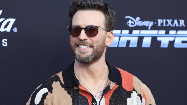 „Buzz Astral” zakazany w krajach arabskich. Chris Evans broni kontrowersyjnej sceny z filmu