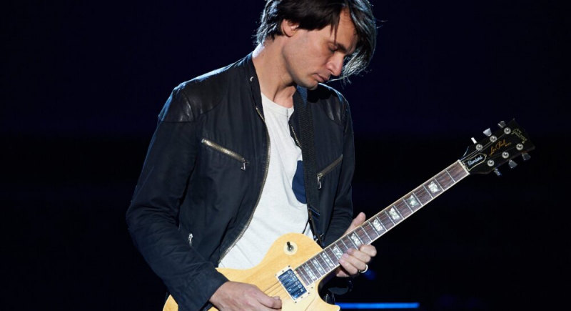 Gitarzysta Radiohead domaga się usunięcia jego muzyki z dokumentu „Melania”