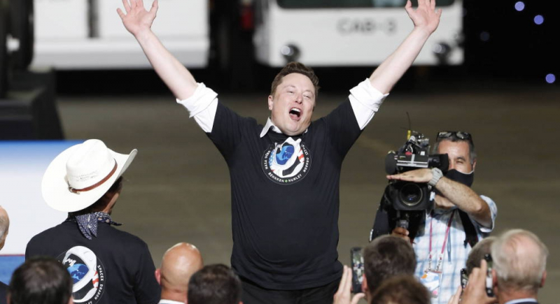 Elon Musk zaprezentował chip, który ma pozwalać na łączenie mózgu z komputerem